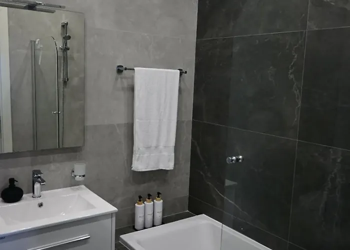 Harbour Haven - Seaside With Balcony & Harbour Views